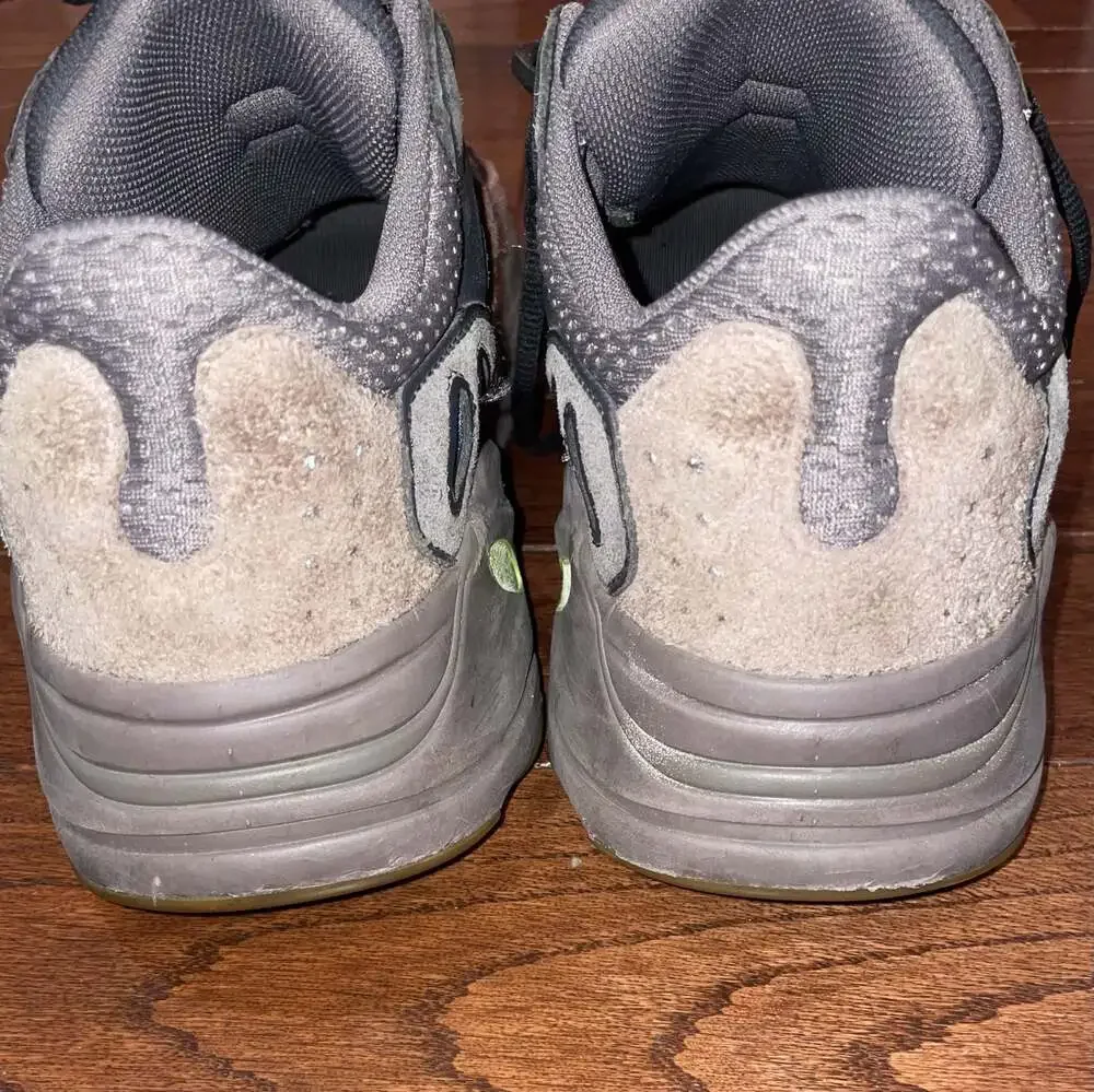 Adidas Yeezy Boost 700 Mauve Sneakers